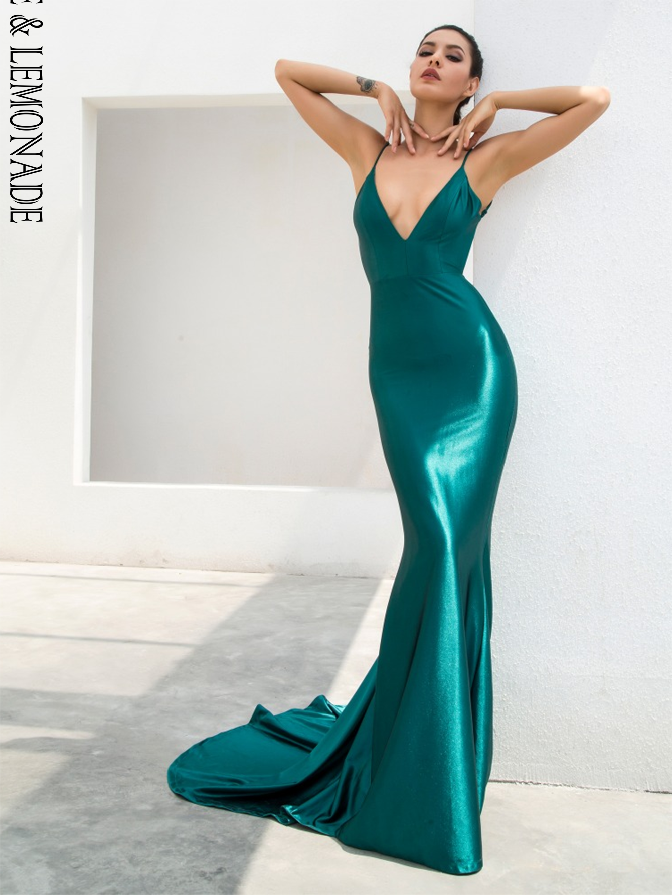 LOVE&amp;LEMONADE Green Deep V-Neck Open Back Slim Flash Material Maxi Dress LM81222