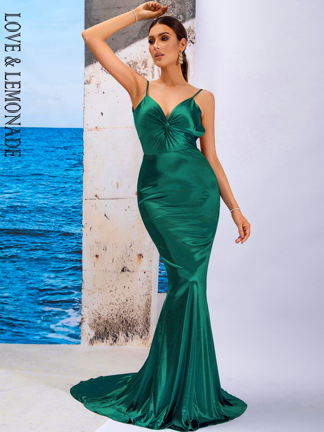 LOVE&amp;LEMONADE Sexy Green Deep V-Neck Backless Slim Fit Party Long Dress LM84044-GREEN