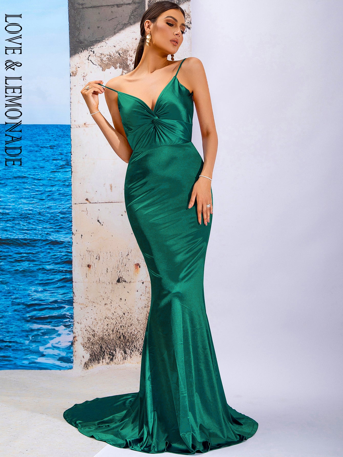 LOVE&amp;LEMONADE Sexy Green Deep V-Neck Backless Slim Fit Party Long Dress LM84044-GREEN