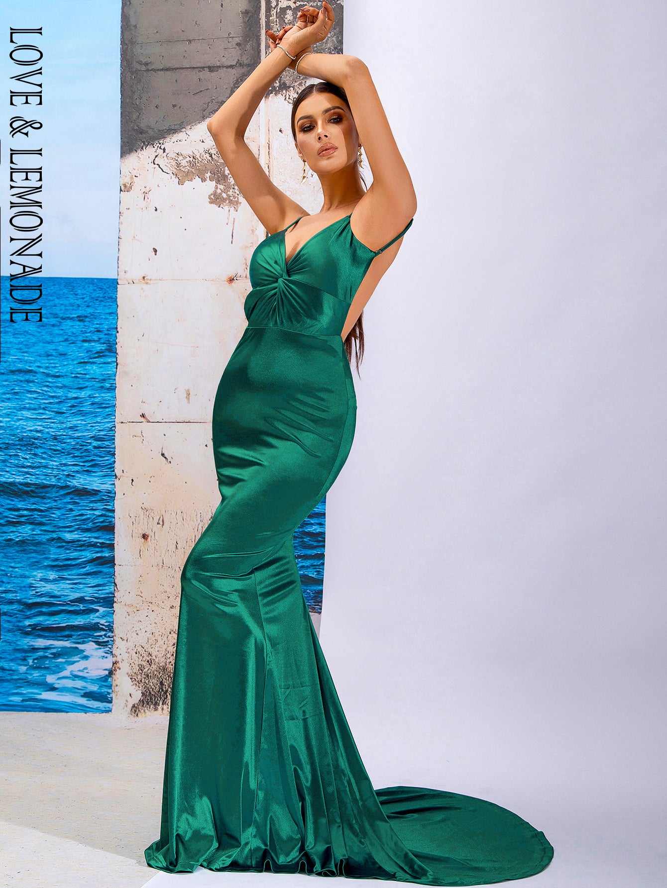 LOVE&amp;LEMONADE Sexy Green Deep V-Neck Backless Slim Fit Party Long Dress LM84044-GREEN